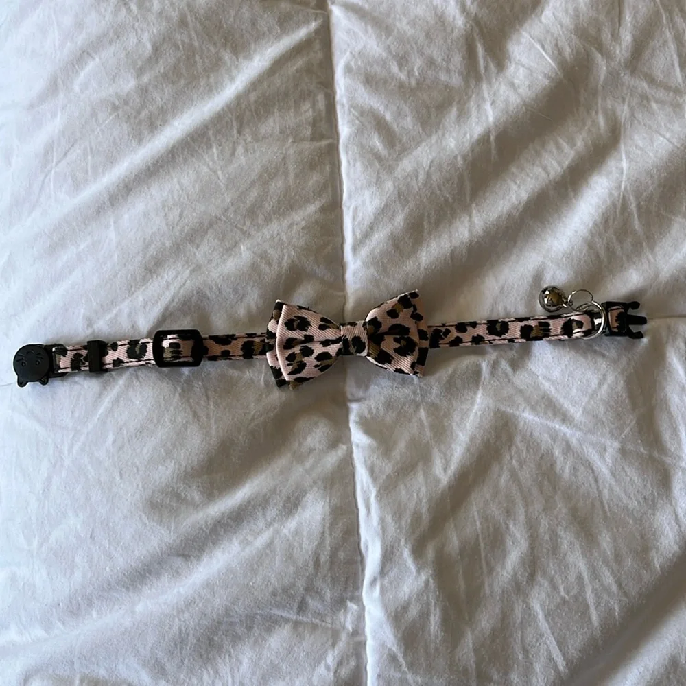 Adjustable cat collar NWOT